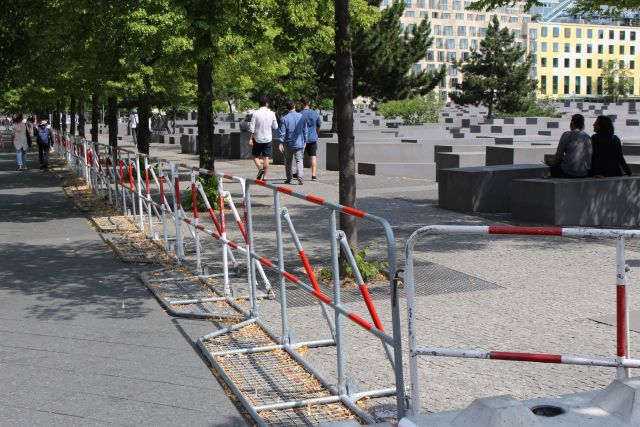 Der Zugang zum Denkmal für die ermordeten Juden Europas ist erschwert.