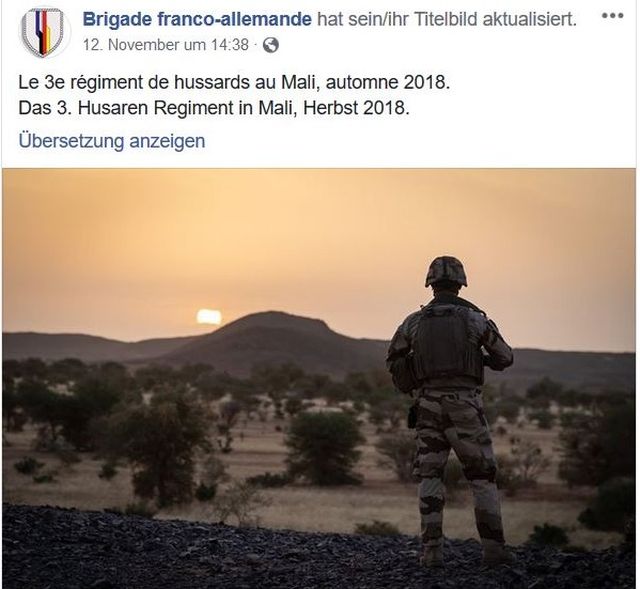 Französischer Soldat in Mali in der Abendstimmung.