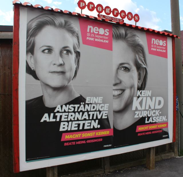 Beate Meinl-Eisinger auf einem Plakat der NEOS mit dem Text "Eine anständige Alternative bieten" und "Kein Kind zurücklassen".