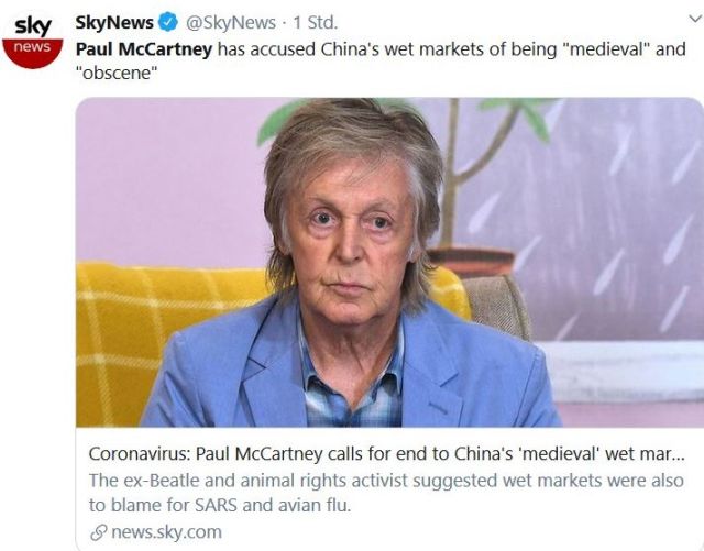 Paul McCartney in blauem Sakko mit grau-melierten Haaren. Er fordert ein Ende für die Wildtiermärkte in China.